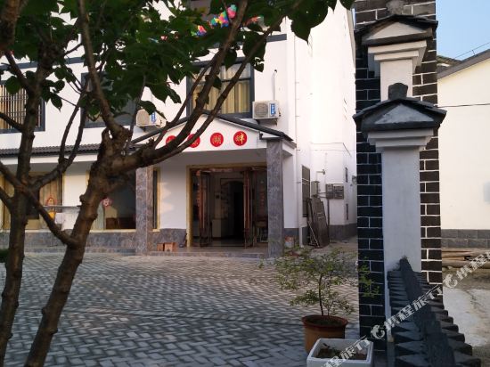 天柱山桃源湖畔农家乐