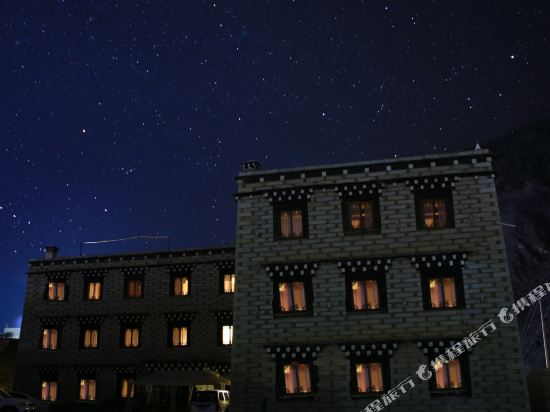 稻城亚丁蓝月山谷酒店