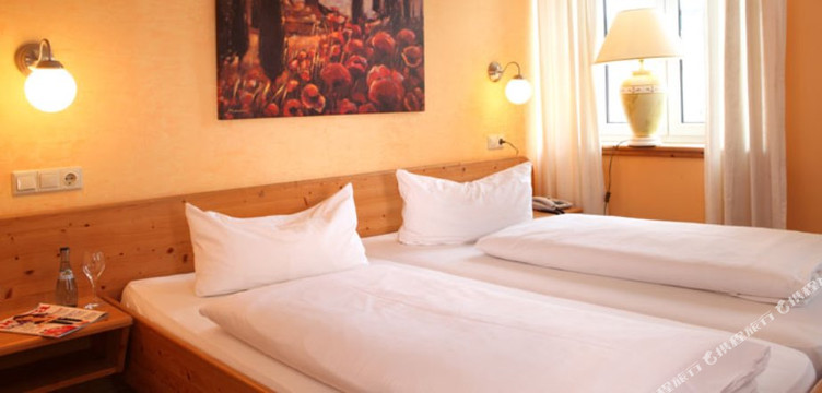 Riedenburg酒店住宿-Hotel & Restaurant Gasthof Zur Post