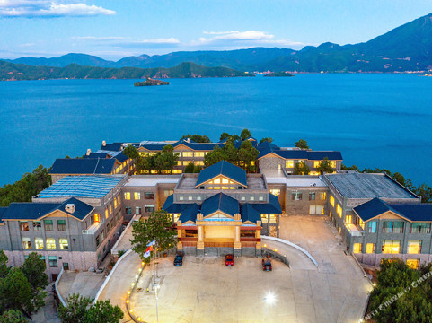 泸沽湖银湖岛大酒店