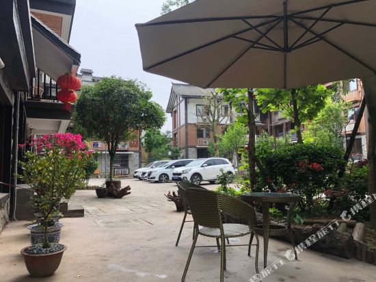 峨眉山梵云居民宿