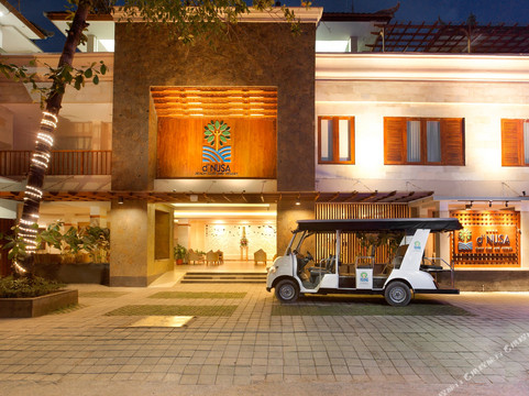 德努沙海滩俱乐部酒店