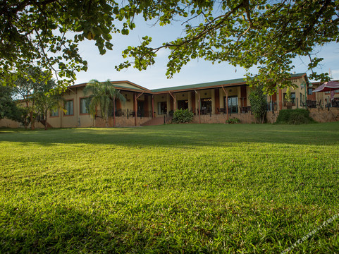 M'kango Golfview Hotel