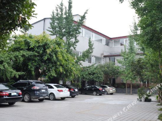 彭州佰侨谊家商务宾馆