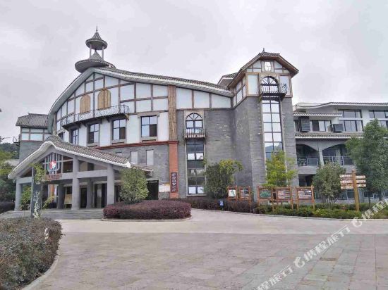 马龙马过河度假酒店