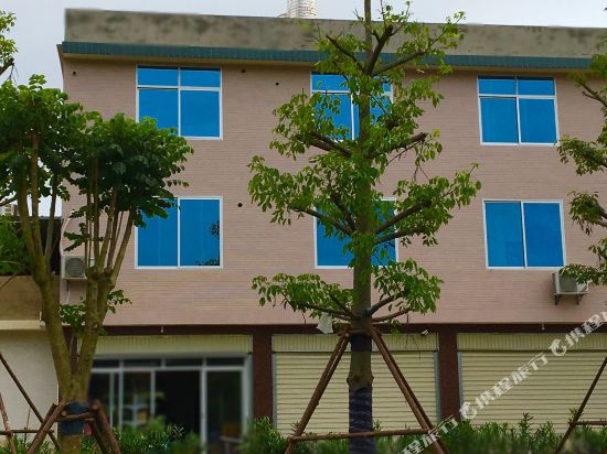 龙海枫叶红旅社