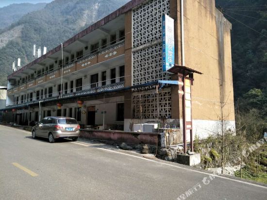 西岭雪山雪山湖农家乐