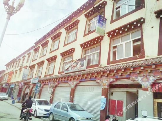 色达黑帐篷青年旅舍