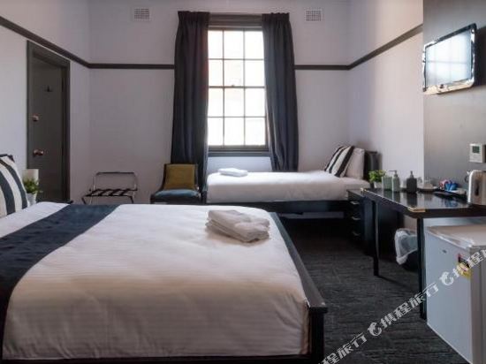 Royal Hotel Ryde Room Type - Family Room with Shared Bathroom Royal Hotel Ryde Room Type - Family Room with Shared Bathroom