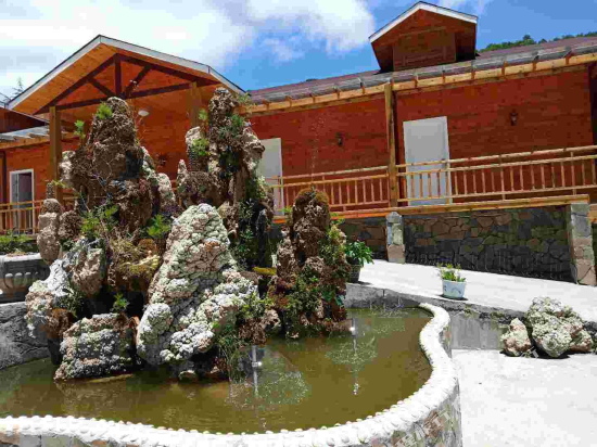 宝兴神木垒山庄