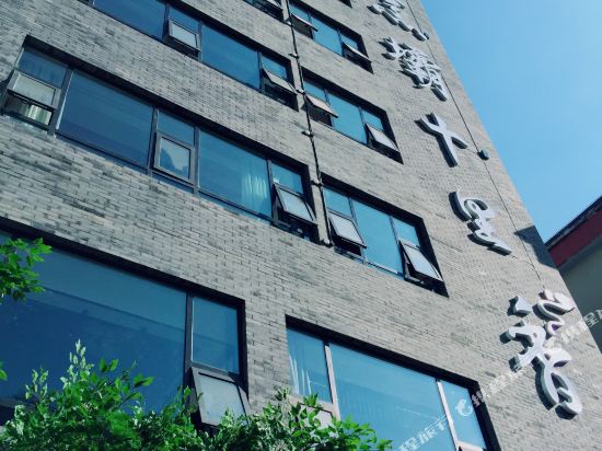 泸定烹壩十里香酒店