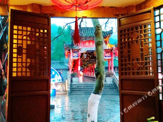 青木川金石酒店