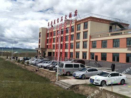 青海湖高原蓝宝石大饭店