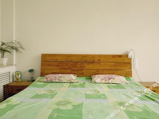 烟台伴山阁楼诗意栖居有梦为马山海星空公寓