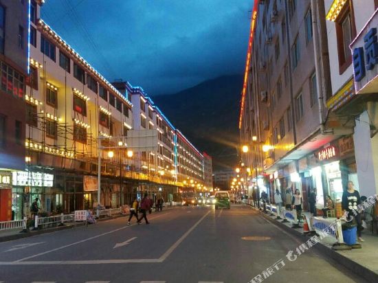 康定龙都商务宾馆