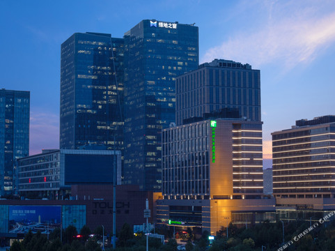 郑州郑东智选假日酒店