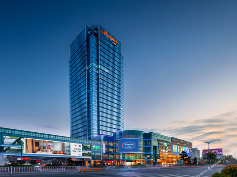 潮州财富中心希尔顿欢朋酒店