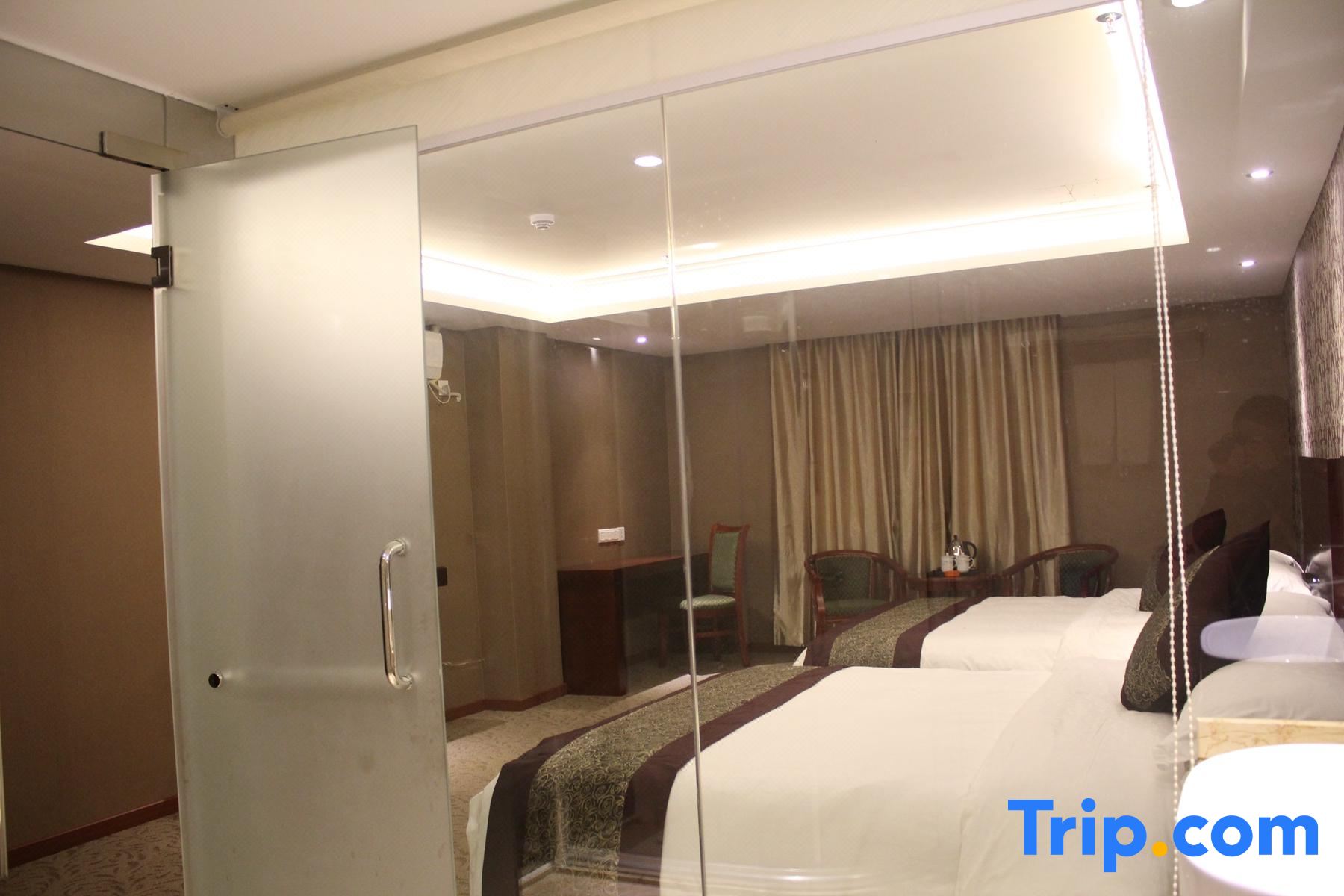 Bohai Business Hotel (Zhaoqing Station)
