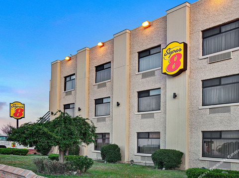 Super 8 by Wyndham Jamaica North Conduit