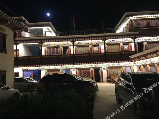 丹巴基卡扎西酒店