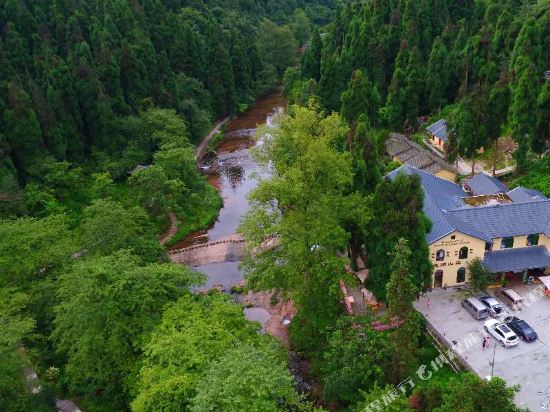 天台山金龙湖山庄