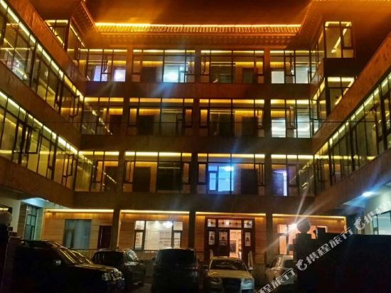 迭部扎尕那涅甘达娃大酒店