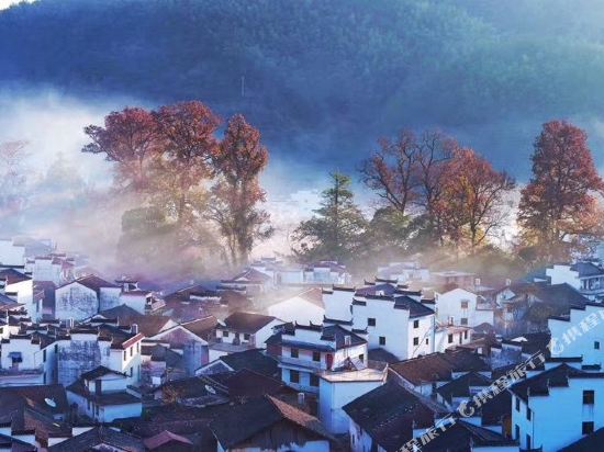 婺源石城赏枫人家