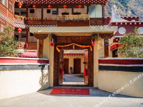 丹巴柏香居民宿