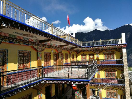 丹巴顶圣景观酒店