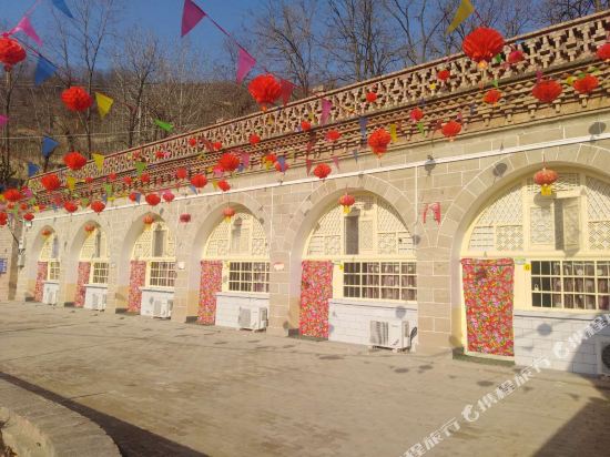 延安吴军窑洞民宿