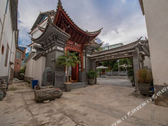 大理吟海伴月客栈