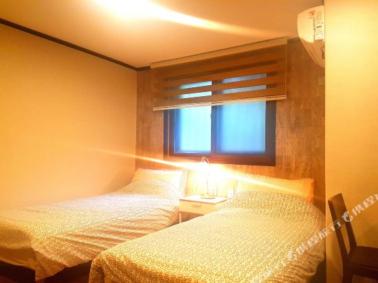 Forêt Guest House Room Type - Deluxe Twin Room
