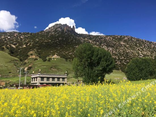 稻城三姐妹温泉幸福客栈