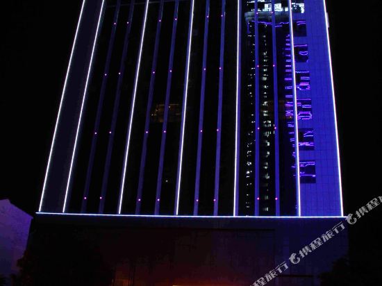 速8酒店(咸宁银泉大道市政府店)