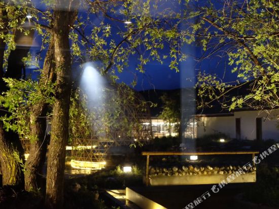 红原安曲牧场度假营地