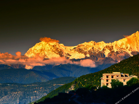 德钦县酒店住宿-松赞梅里山居