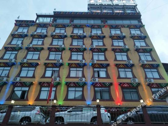 马尔康婆陵甲萨酒店