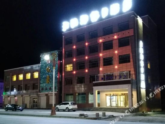 刚察天鹅湖假日酒店