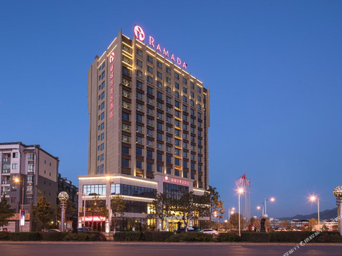 会泽德城华美达酒店