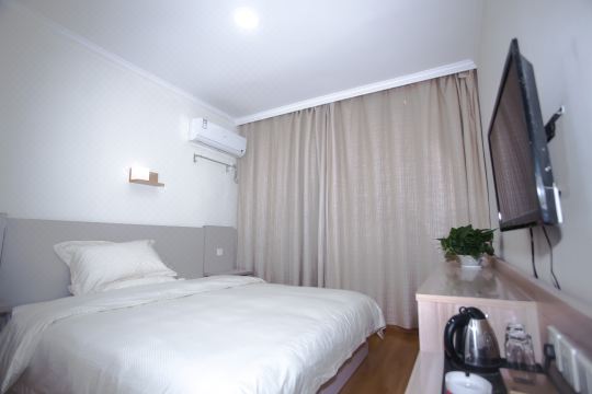 Hualian Express Hotel (Peking University Gate, Huangshan District)