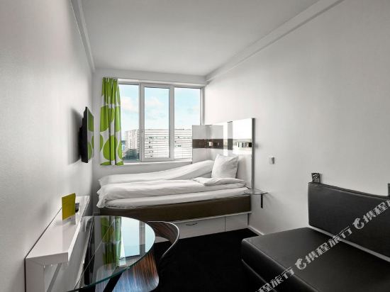 Wakeup Copenhagen Bernstorffsgade Room Type - Large Double Room