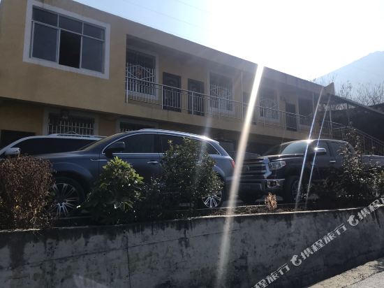 茂县栩羽迎雪山庄