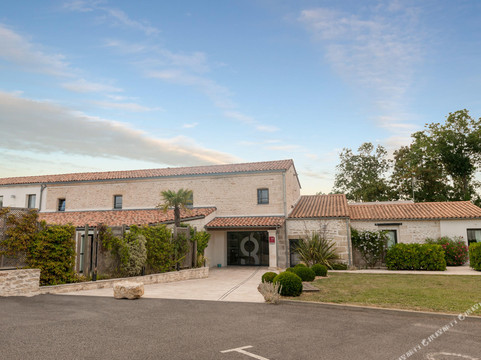 Hotel The Originals Niort La Grange