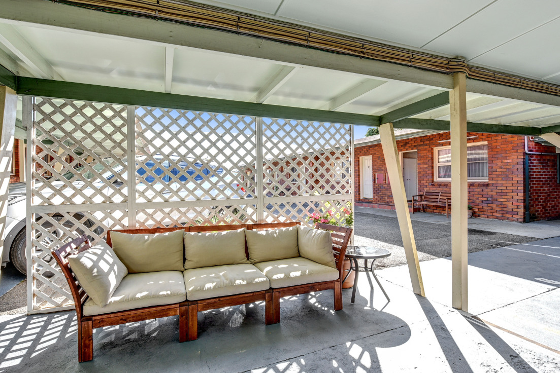 麦奎利港汽车酒店-官方