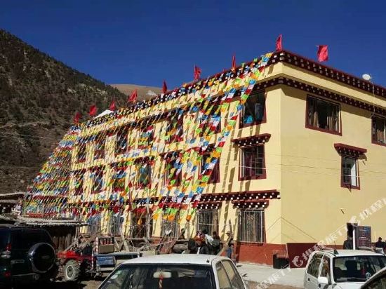 色达翁达格萨尔大酒店