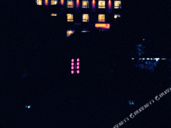 雷波马湖李莊酒店