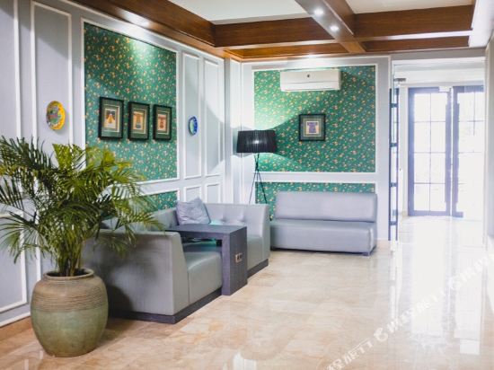 Reddoorz Premium Near Rs Pondok Indah Jakarta 2 7 Price