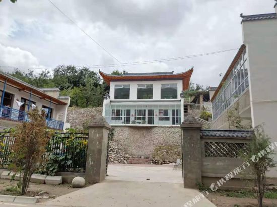 临潭卧佛山下农家乐