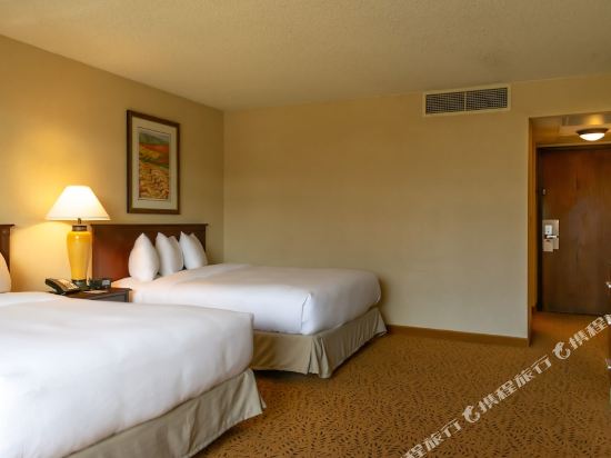 DoubleTree by Hilton San Jose Room Type - Queen Room with Two Queen Beds and Balcony