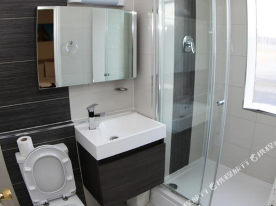 Ascot Hyde Park Hotel Room Type - Quadruple Room